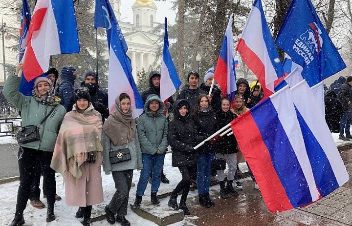 Участие студентов ГАОУ СПО РК «Керченский медколледж им. Г.К.Петровой » в Митинге-концерте, повященый воссоединению Крыма с Россией.