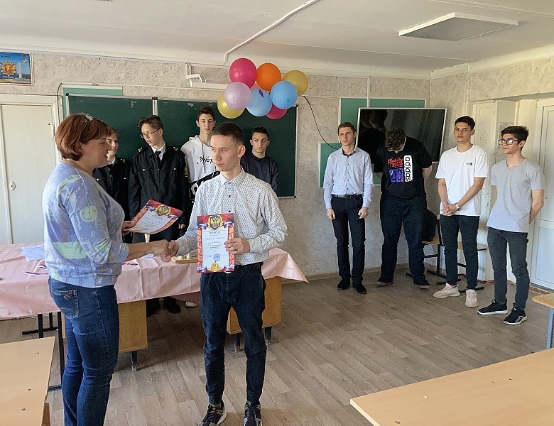 МЫ ЧЕМПИОНЫ  В ГОРОДСКИХ СОРЕВНОВАНИЯХ ПО ШАХМАТАМ!