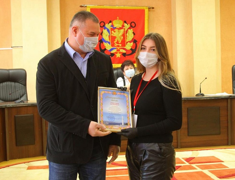 Награждение волонтёров в честь Дня добровольца