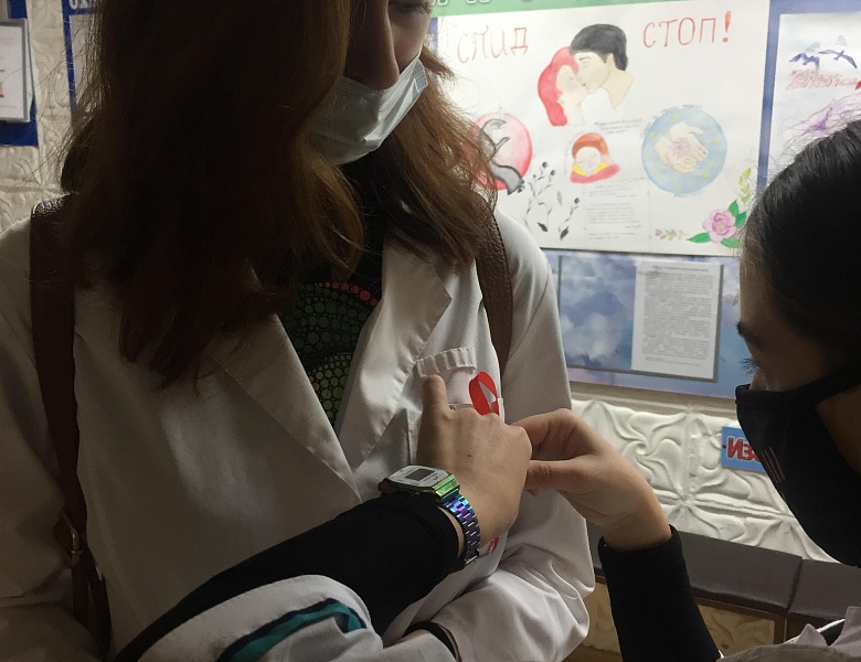 В керченском медицинском колледже прошла акция «КРАСНАЯ ЛЕНТОЧКА», приуроченная всемирному дню борьбы со СПИДом