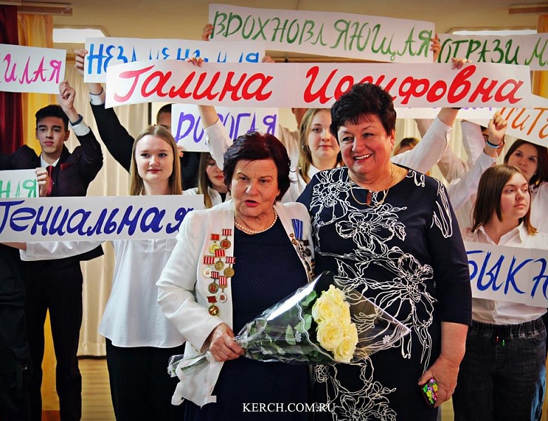 Верность долгу. В Керченском медколледже отметили сразу два юбилея.