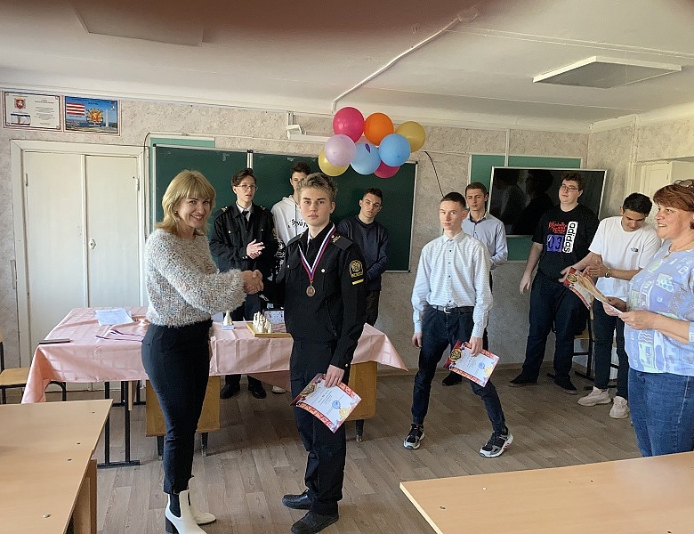 МЫ ЧЕМПИОНЫ  В ГОРОДСКИХ СОРЕВНОВАНИЯХ ПО ШАХМАТАМ!