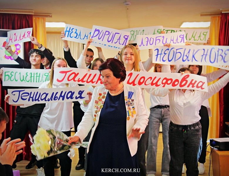 Верность долгу. В Керченском медколледже отметили сразу два юбилея.