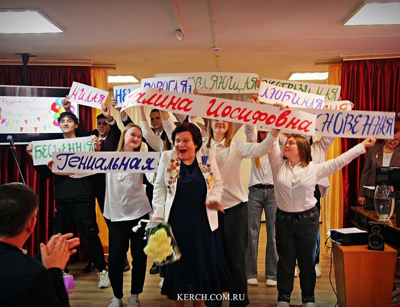 Верность долгу. В Керченском медколледже отметили сразу два юбилея.